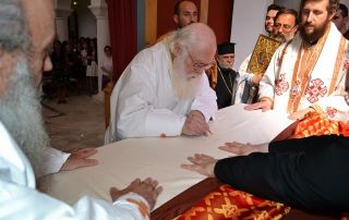 Kryepiskopi Anastas shenjtëroi kishën “Lindja e Krishtit”, Shkodër. (22 Qershor 2014) Kryepiskopi Anastas shenjtëroi kishën “Lindja e Krishtit”, Shkodër. (22 Qershor 2014)