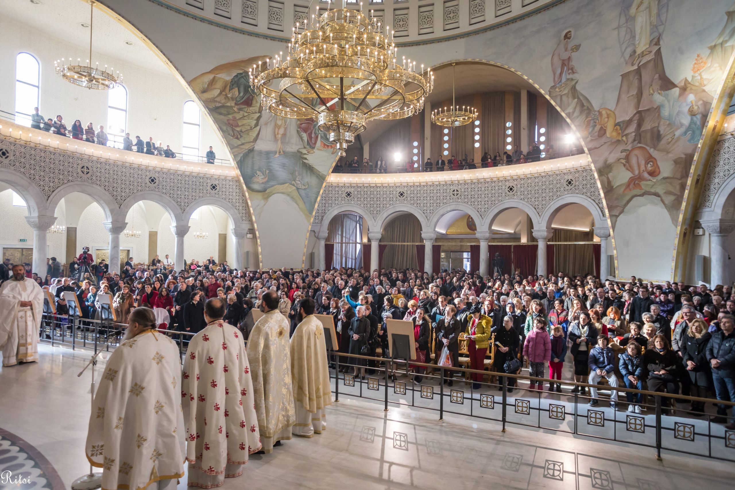U kremtua me gëzim Krishtlindja