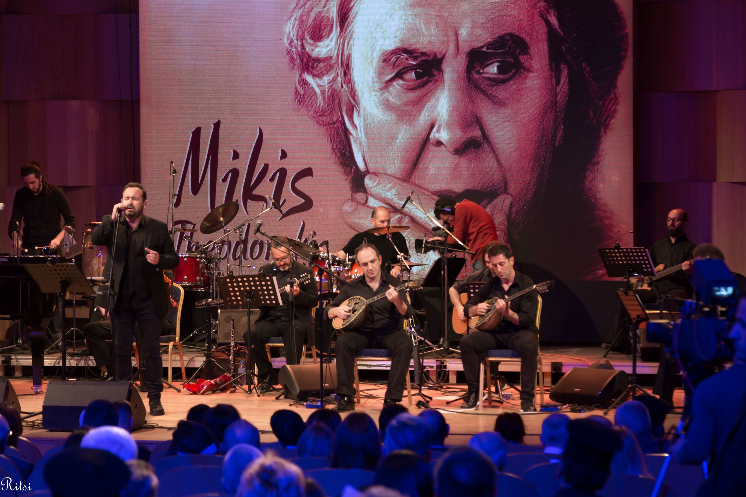 Koncert i suksesshëm i Orkestrës “Mikis Theodhorakis” në Tiranë