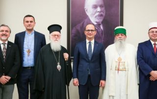 Komunitetet fetare i bëjnë apel Merkel dhe Makron Komunitetet fetare i bëjnë apel Merkel dhe Makron