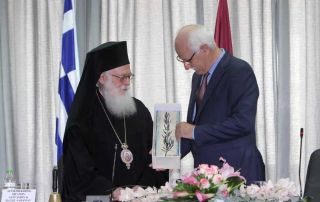 “Të tjerët ngrenë mure, ne u besojmë urave”