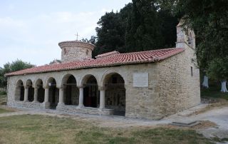 Vijojnë punimet për restaurimin e Kishës së Manastirit të Fjetjes së Hyjlindëses në ishullin e Zvërnecit.