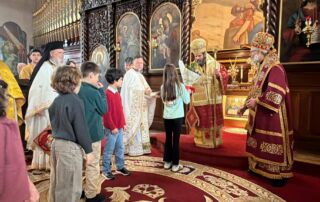 Kryepiskopi Joan drejton Liturgjinë Hyjnore në Katedralen e Shën Gjergjit në Boston.