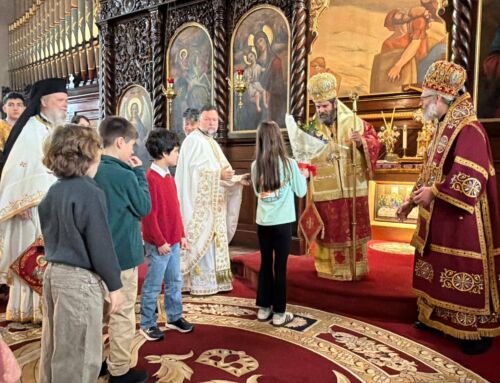 Kryepiskopi Joan drejton Liturgjinë Hyjnore në Katedralen e Shën Gjergjit në Boston.