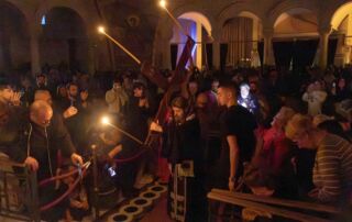 Mëngjesorja e së Premtes së Madhe (të enjten në mbrëmje),  e drejtuar nga Fortlumturia e tij, Joani, Kryepiskop i Tiranës, Durrësit, dhe i Gjithë Shqipërisë  Katedralja “Ngjallja e Krishtit”, Tiranë  9 prill 2026