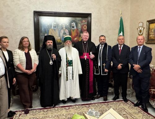 Fortlumturia e Tij, Imzot Joani, vizitoi në selitë e tyre dhe uroi për festën e Kurban Bajramit Kryetarin e Komunitetit Mysliman të Shqipërisë, H. Bujar Spahiu, si dhe Kryegjyshin Botëror Bektashian, Shkëlqesinë e Tij, Haxhi Dede Edmond Brahimaj.