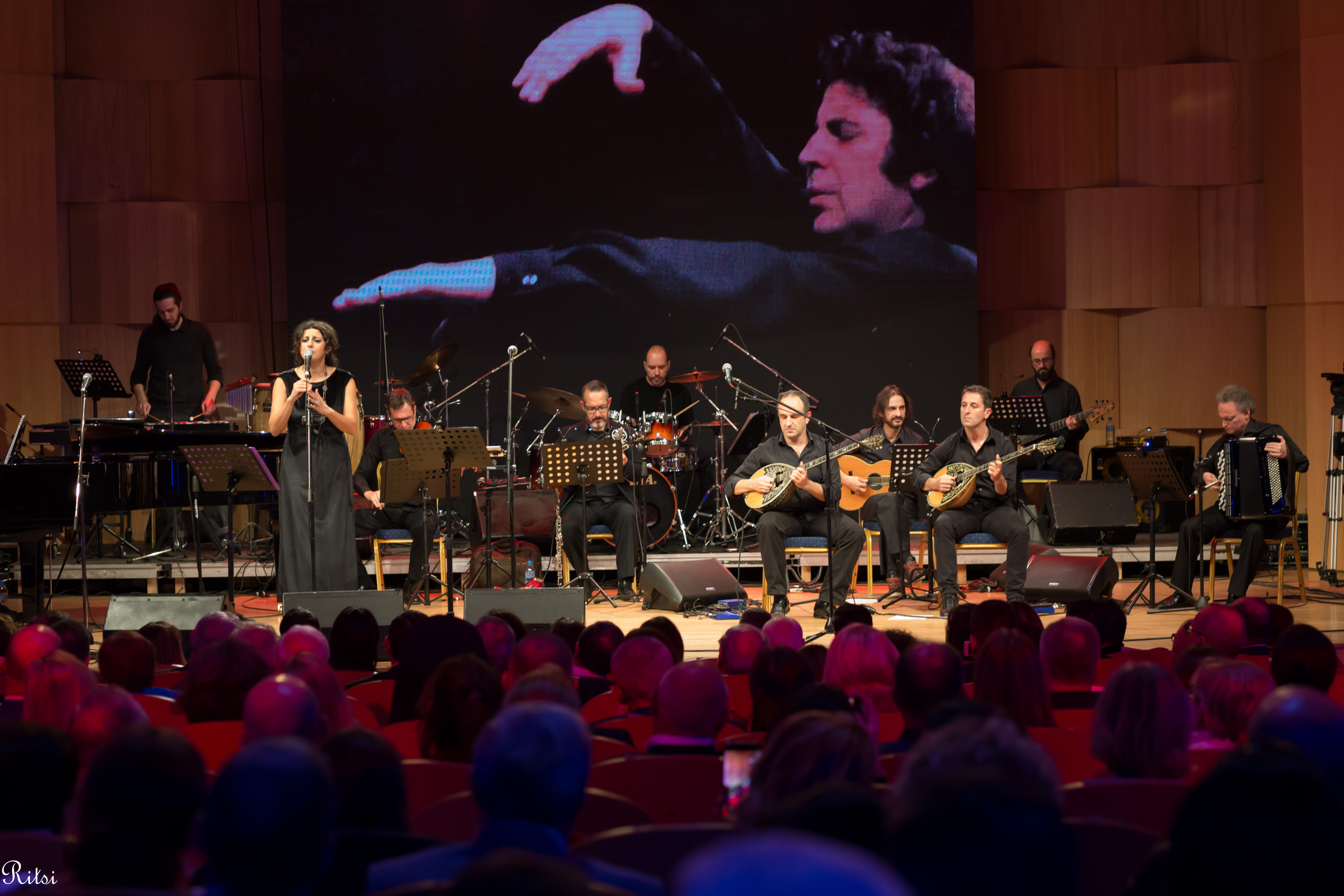 Koncert i suksesshëm i Orkestrës “Mikis Theodhorakis” në Tiranë