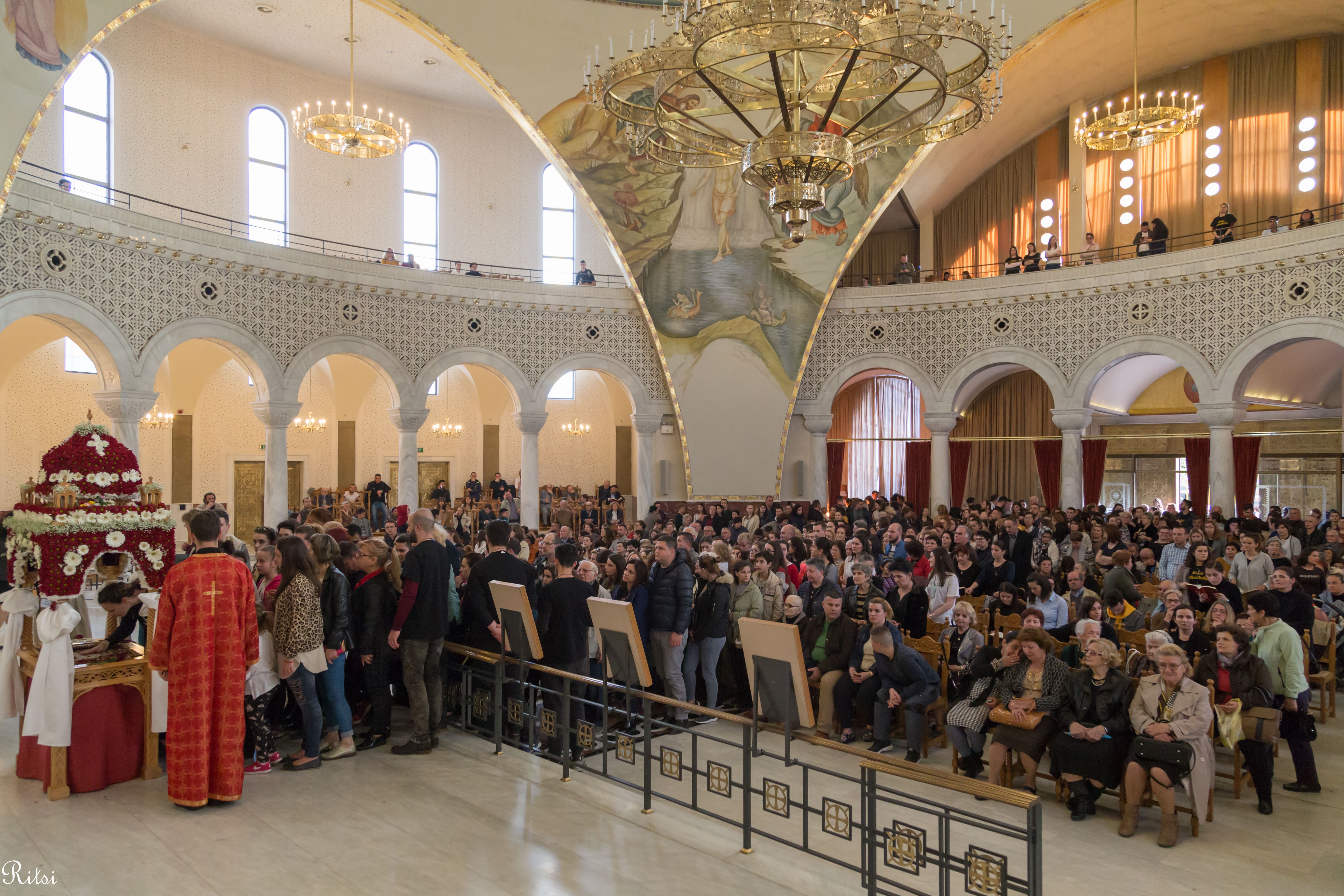 Momente nga Shërbesa e Epitafit, Katedralja “Ngjallja e Krishtit”, Tiranë, 6.4.2018
