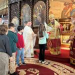 Kryepiskopi Joan drejton Liturgjinë Hyjnore në Katedralen e Shën Gjergjit në Boston.