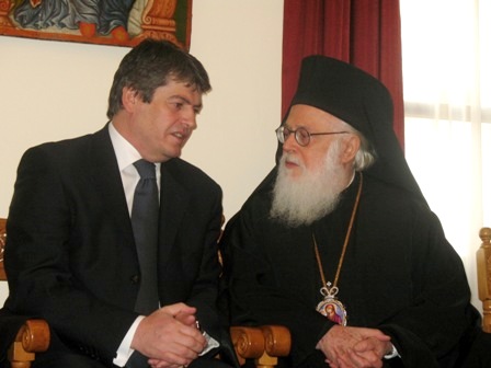 Kremtimi i Krishtlindjes në Tiranë