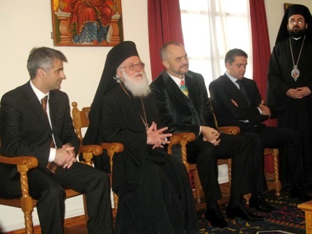 Kremtimi i Krishtlindjes në Tiranë