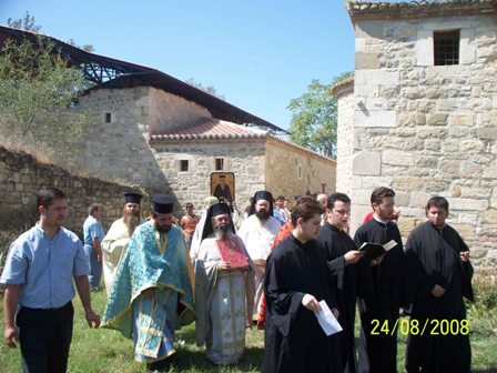 Kremtohet në Kolkondas Shën Kozmai