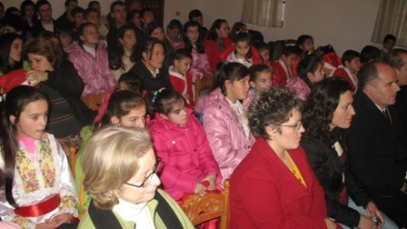 Shfaqje festive Krishtlindjeje e Akademisë Teologjike, Liceut Kishtar dheShtëpisë së Fëmijëve Shpresa në Manastirin e sh. Vlashit