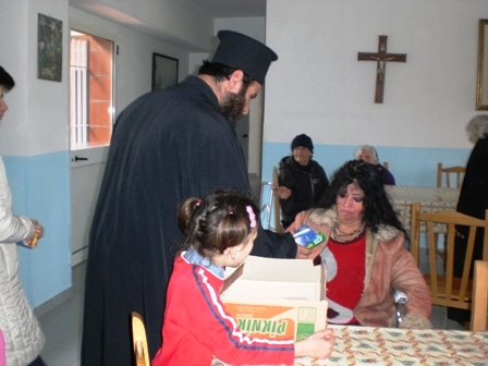 Veprimtari të larmishme të grave vullnetare në kuadër të Krishtlindjeve