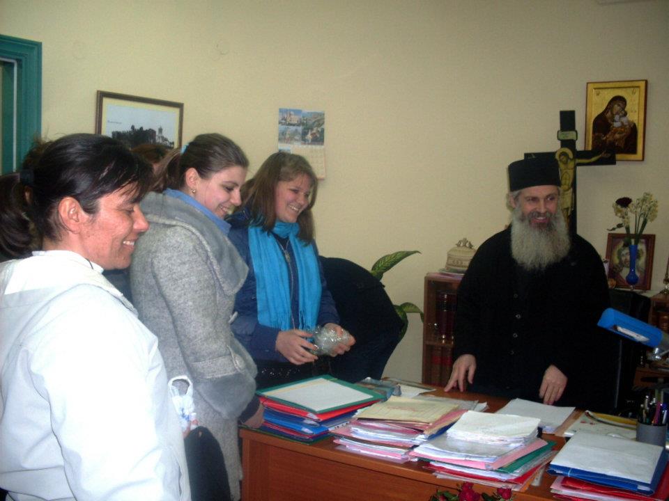 Kreshma e Madhe mbledh të rinjtë në lutje e falenderime në Manastirin e Hirshëm të Shën Vlashit
