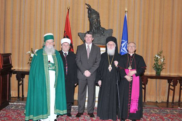 Presidenti Topi dekoron katër udhëheqësit më të lartë komuniteteve fetare tradicionale