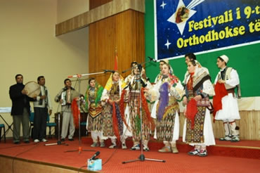 Festivali i 9-të i Rinisë së Kishës Orthodhokse të Shqipërisë zbukuroi atmosferën e Krishtlindjes