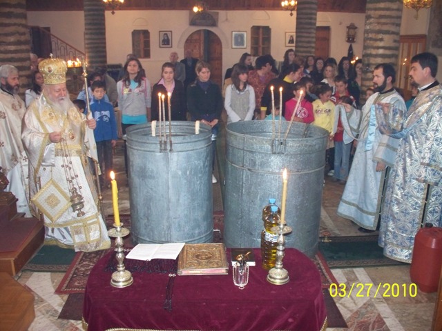Festohet në Vlorë Theofania (Uji i bekuar)