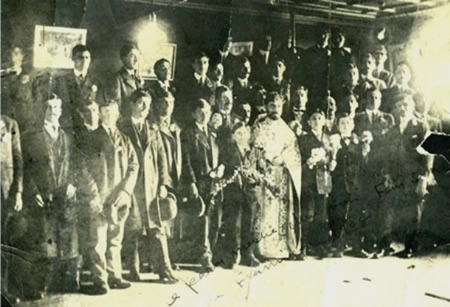 Kremtohet 100-vjetori i dorëzimit në prift të Imzot Theofanit (Nolit) dhe i Meshës së parë në shqip