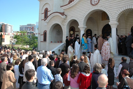 Përurohet me Shërbesën e Shenjtërimit kisha kushtuar Apostull Pavlit dhe Shën Astit në Durrës