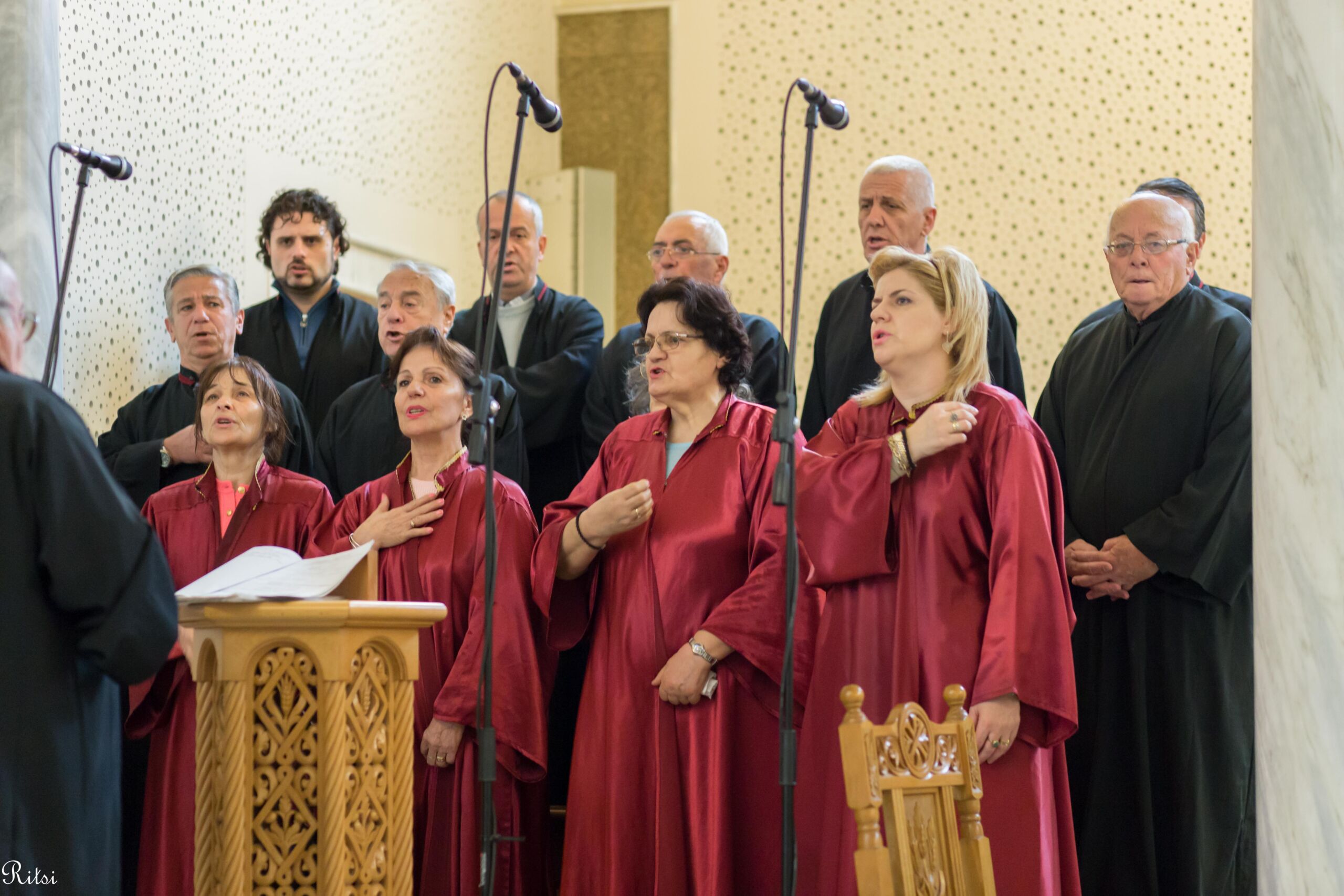 Tiranë - Mijëra besimtarë në kremtimin e Theofanisë
