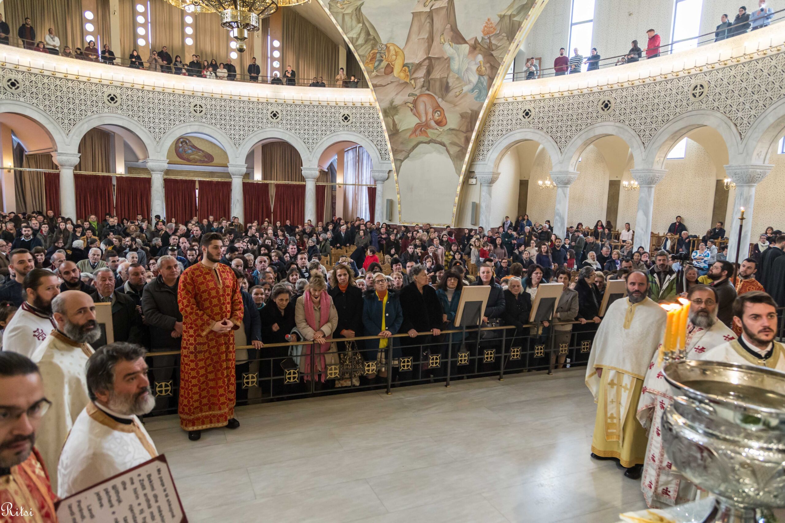 Tiranë - Mijëra besimtarë në kremtimin e Theofanisë