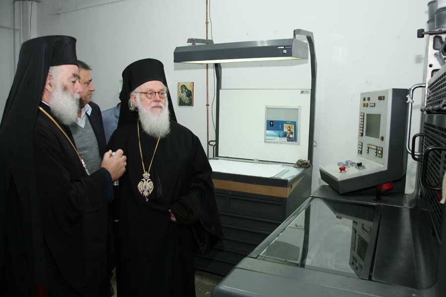 Papa dhe Patriarku i Aleksandrisë dhe gjithë Afrikës, Theodhori II viziton Klinikën Orthodhokse “Ungjillëzimi” dhe pritet me madhështi në qytetin e Korçës