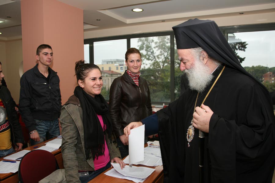 Papa dhe Patriarku i Aleksandrisë dhe gjithë Afrikës, Theodhori II viziton Klinikën Orthodhokse “Ungjillëzimi” dhe pritet me madhështi në qytetin e Korçës