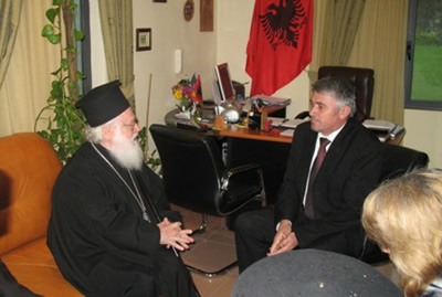 Kryepiskopi Anastas dhuron ndihma në vazhdimësi për banorët e përfshirë nga tragjedia
