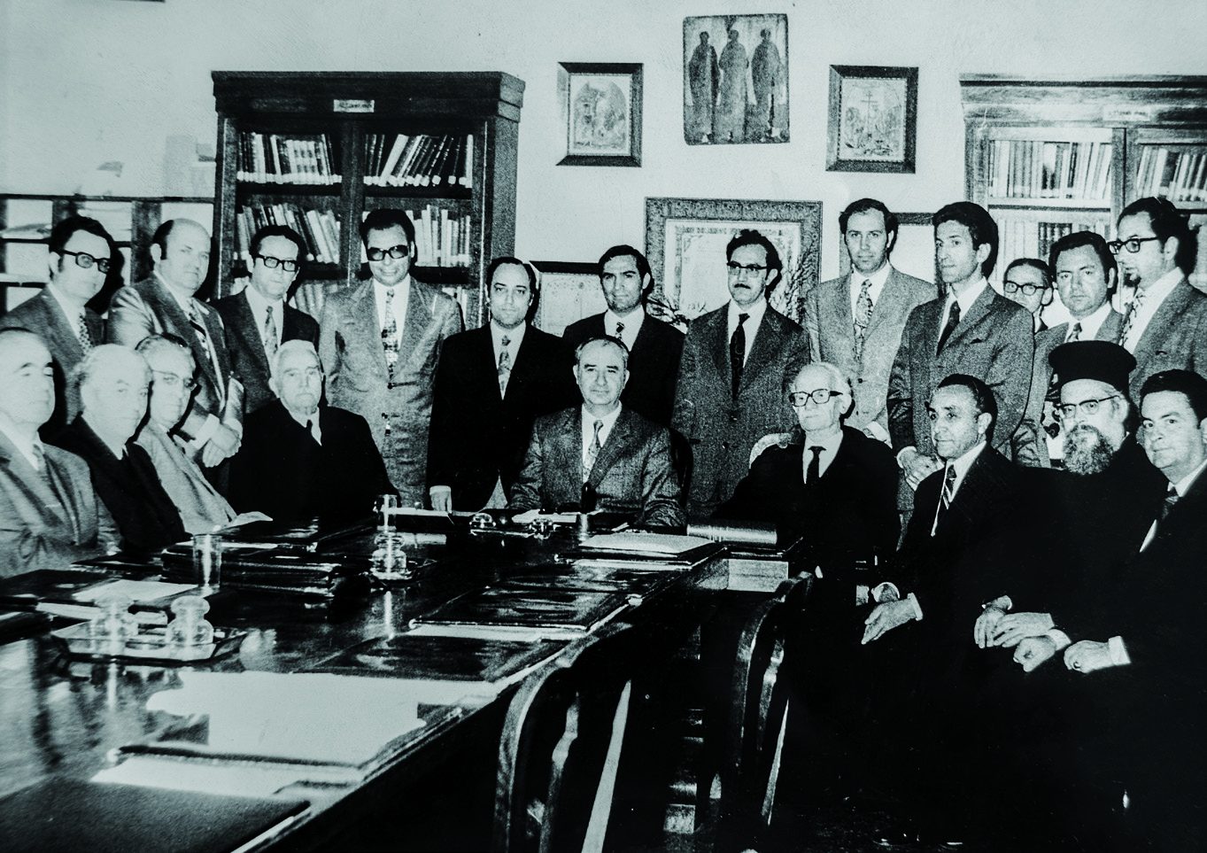 Profesorë të Fakultetit Teologjik të Universitetit të Athinës (1975).