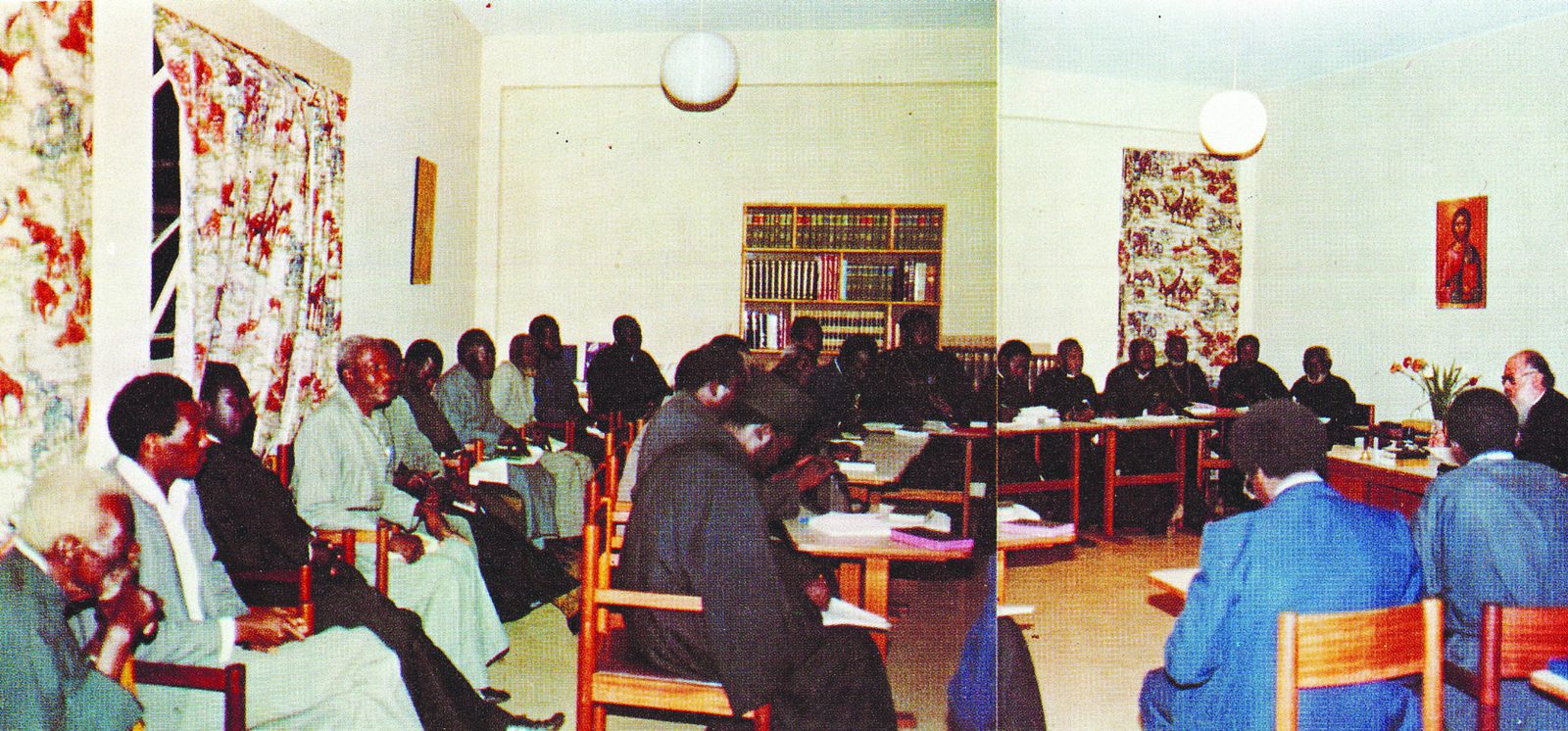 Shkolla Ortodokse Patriarkale “Kryepiskopi i Qipros Makarios III” pas Liturgjisë Hyjnore (1988).