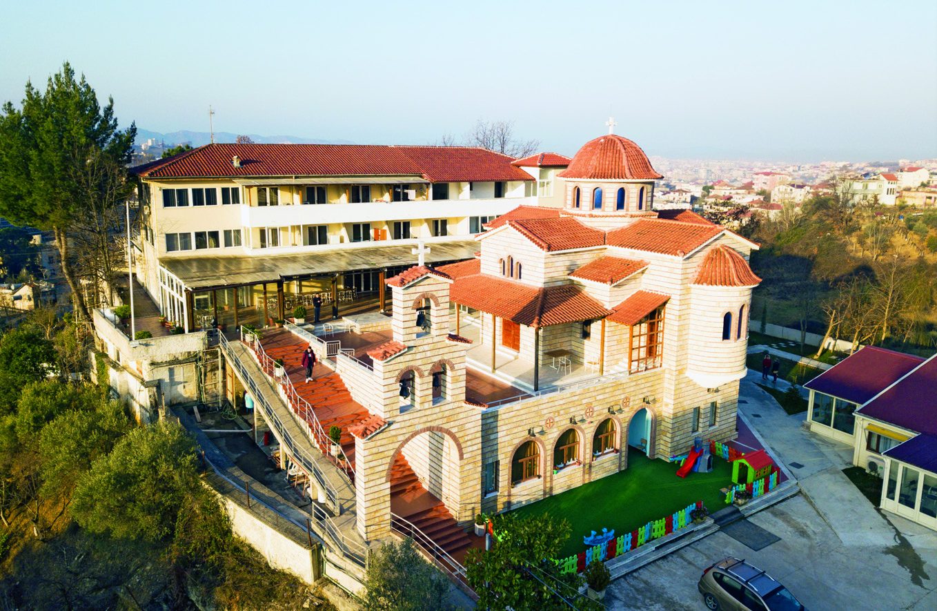 Shtëpia e të moshuarve – “Familja e dashurisë”.